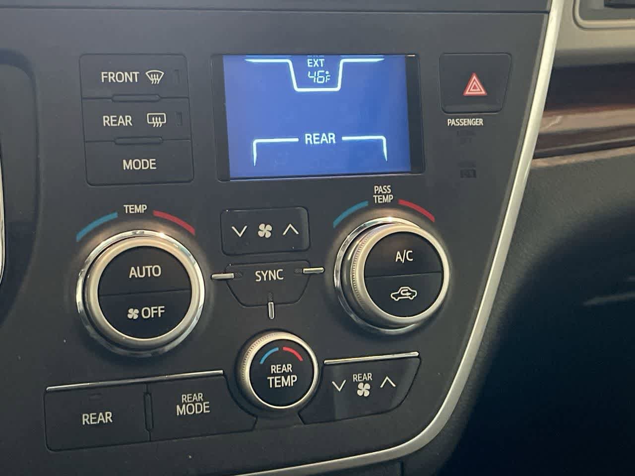 Thumbnail: 2017 Toyota Sienna - 19