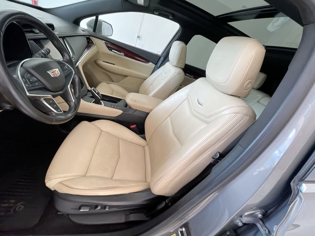 Thumbnail: 2018 Cadillac XT5 - 10