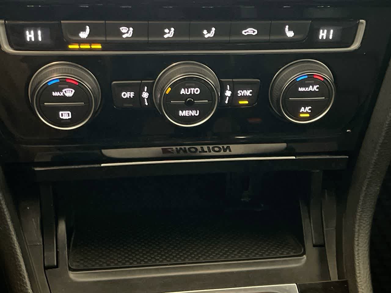 Thumbnail: 2016 Volkswagen Golf - 18