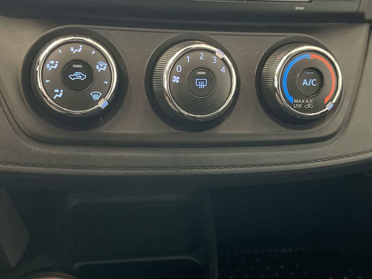 Thumbnail: 2018 Toyota RAV4 - 18