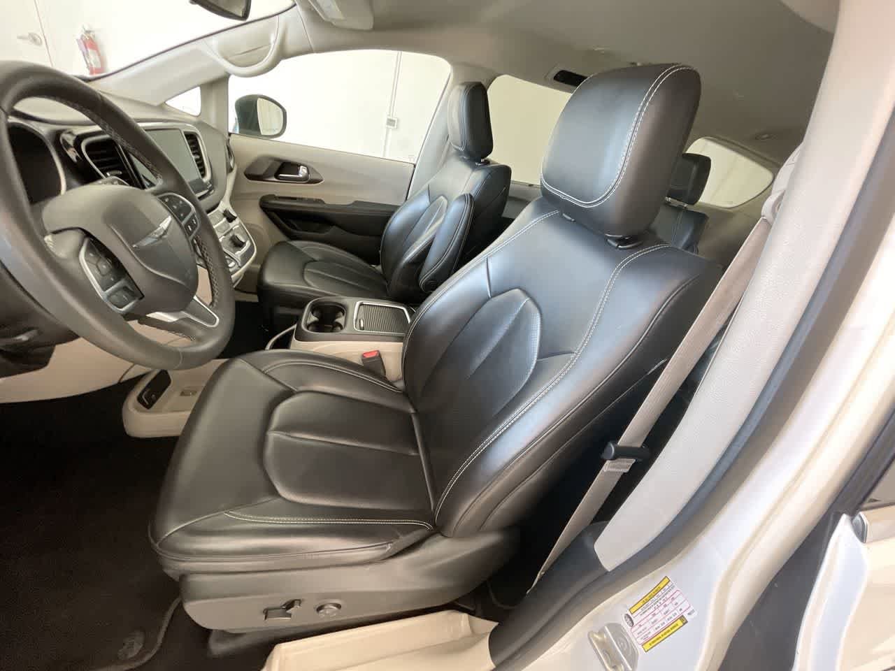 Thumbnail: 2023 Chrysler Pacifica - 11