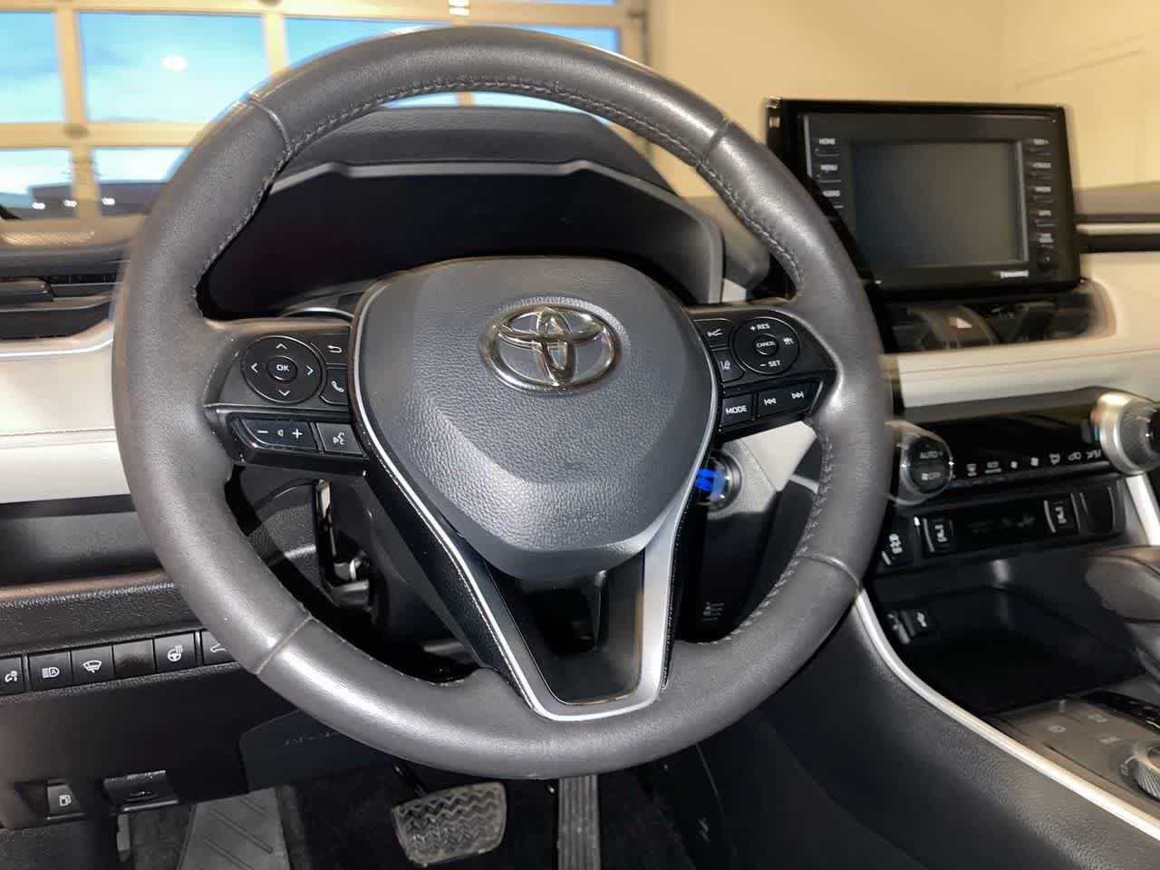Thumbnail: 2021 Toyota RAV4 - 14