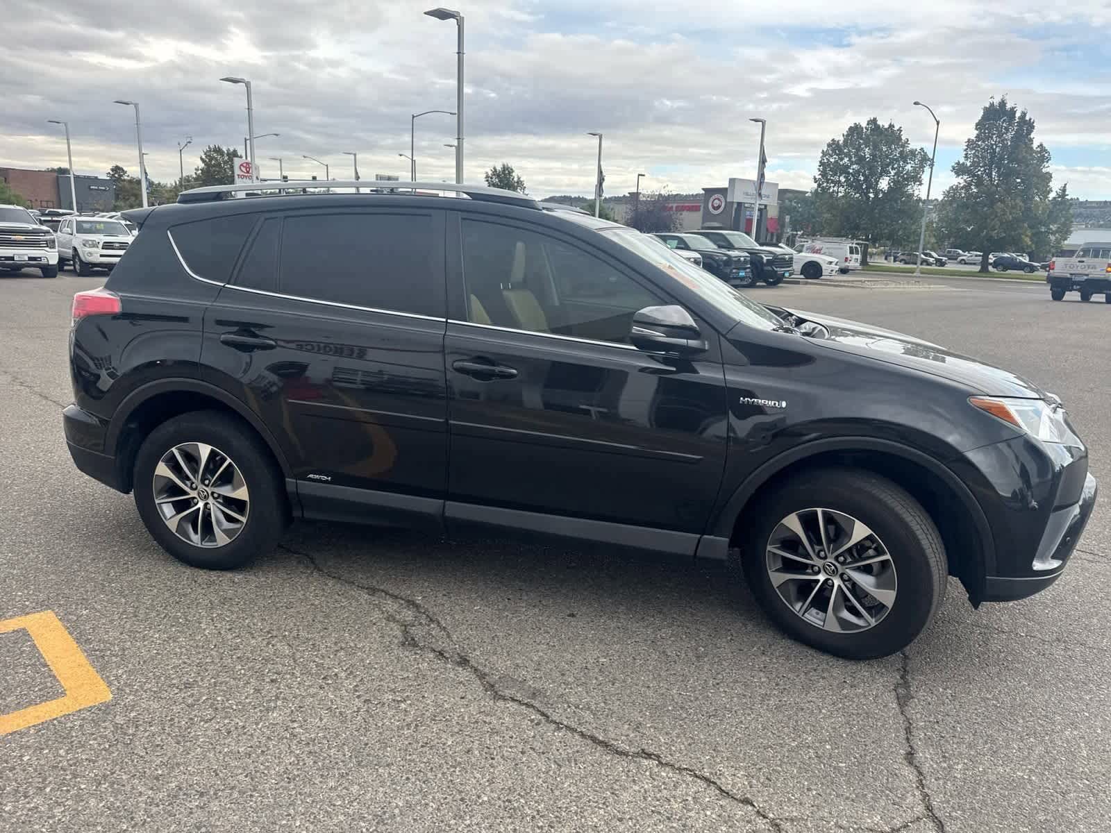 Thumbnail: 2016 Toyota RAV4 - 11