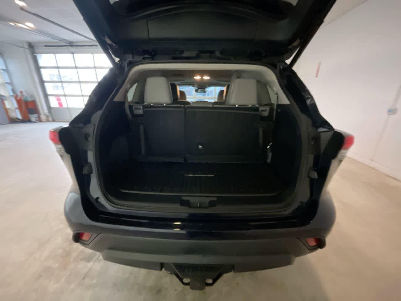 Thumbnail: 2022 Toyota Highlander - 25