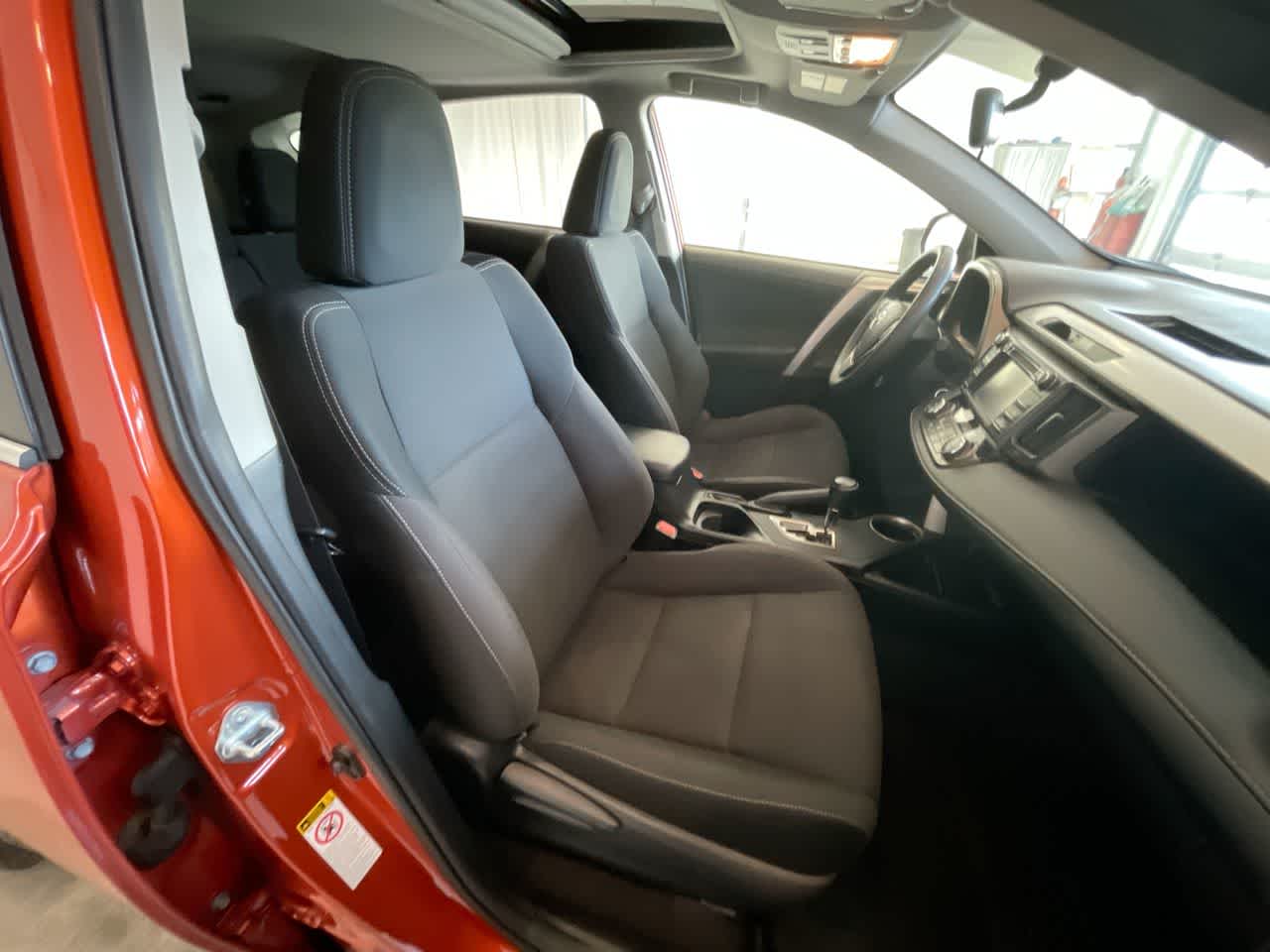 Thumbnail: 2015 Toyota RAV4 - 24