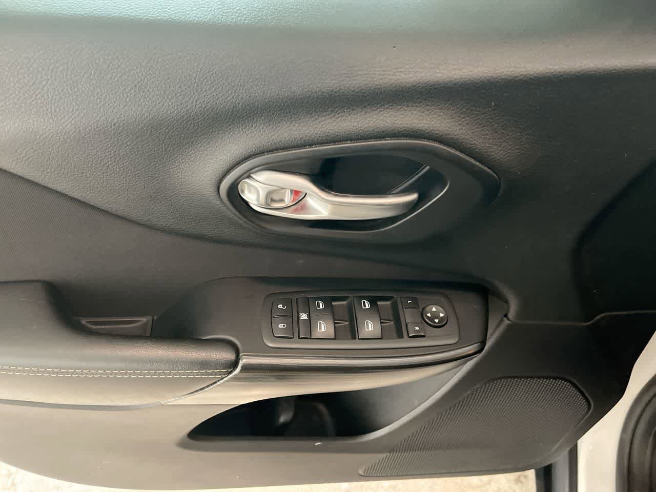 Thumbnail: 2015 Jeep Cherokee - 13