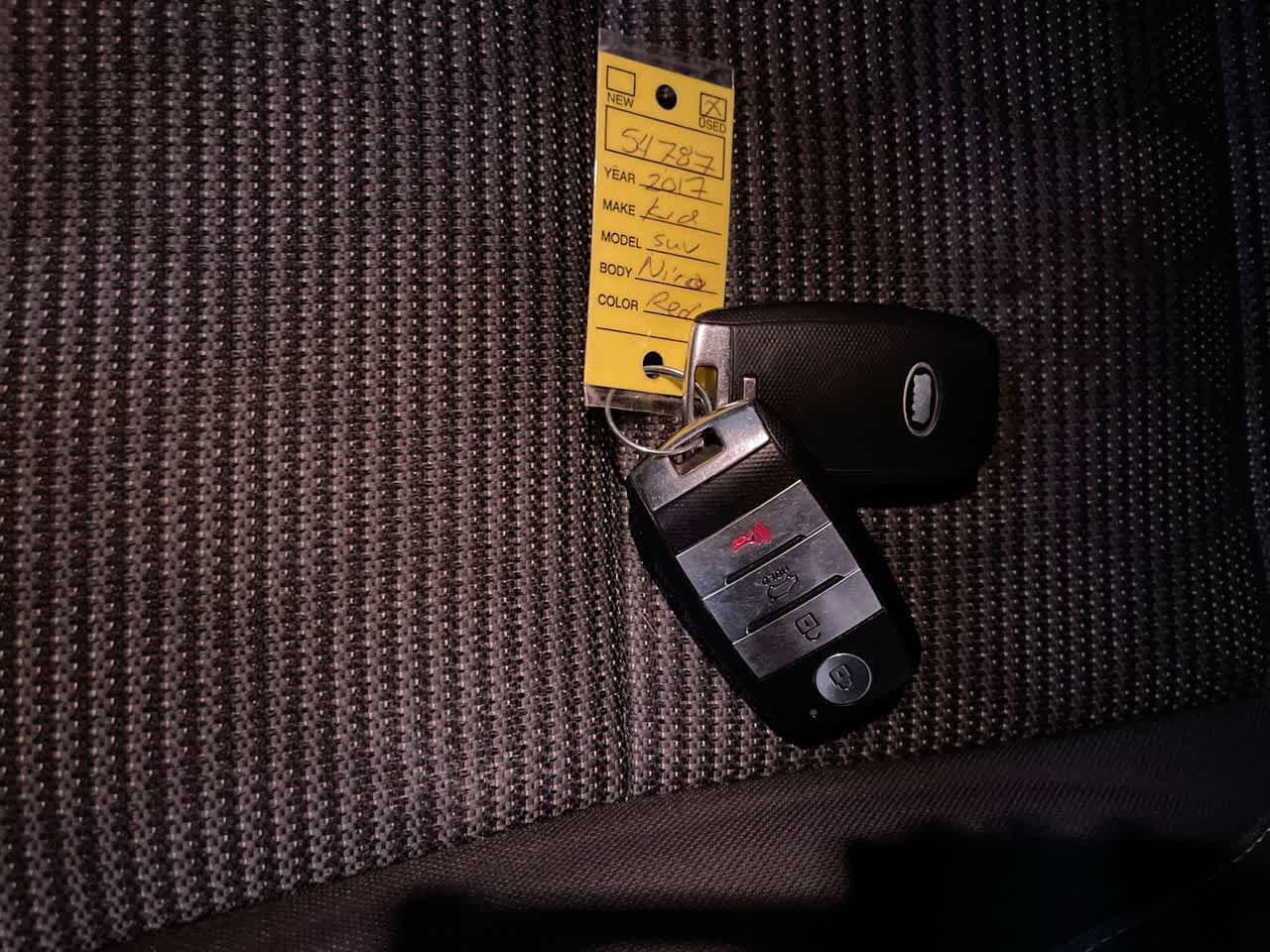 Thumbnail: 2017 Kia Niro - 25