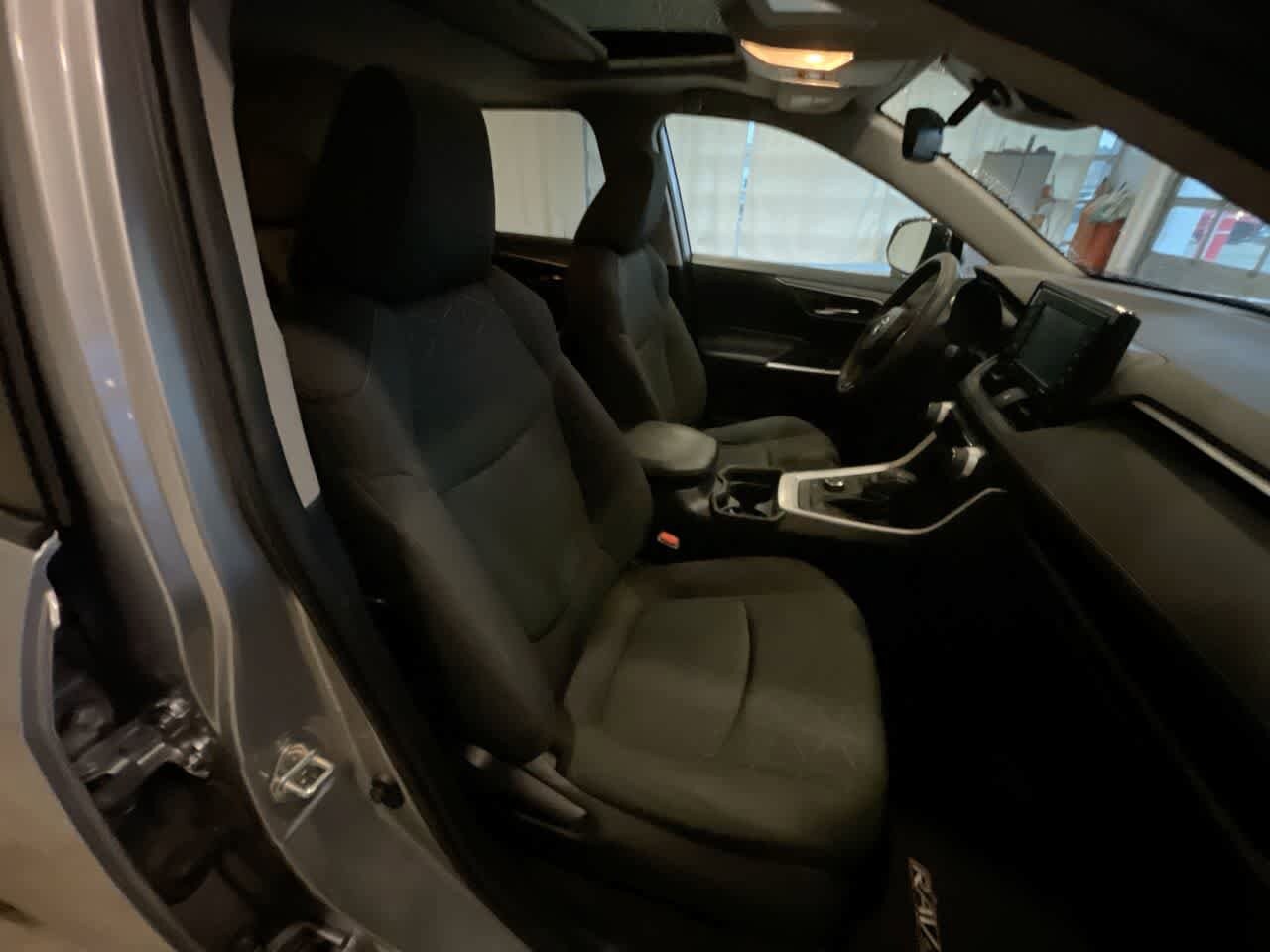 Thumbnail: 2021 Toyota RAV4 - 25