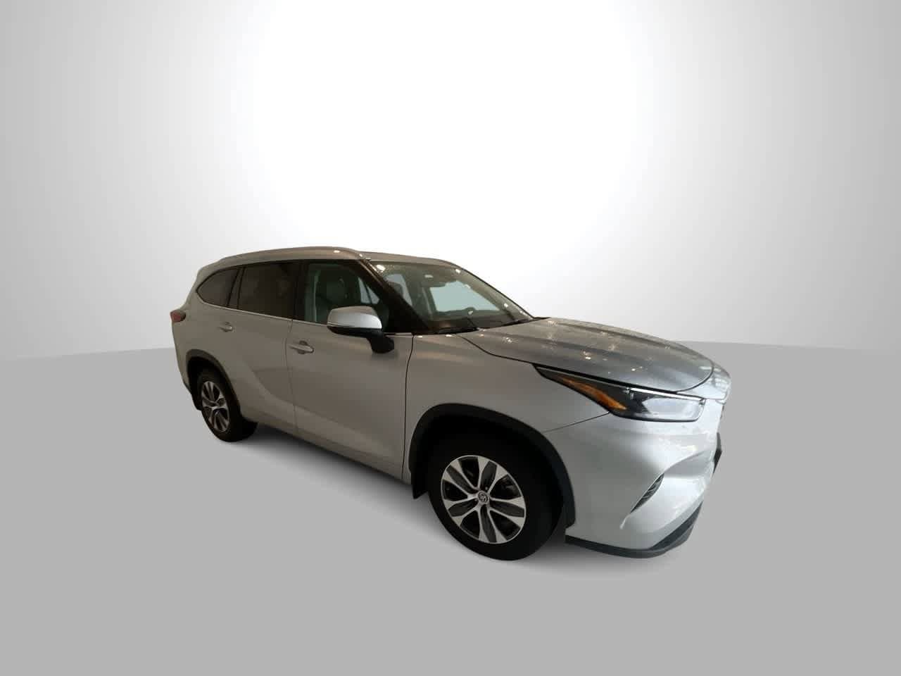 Used 2023 Toyota Highlander XLE with VIN 5TDKDRBH6PS500627 for sale in Billings, MT