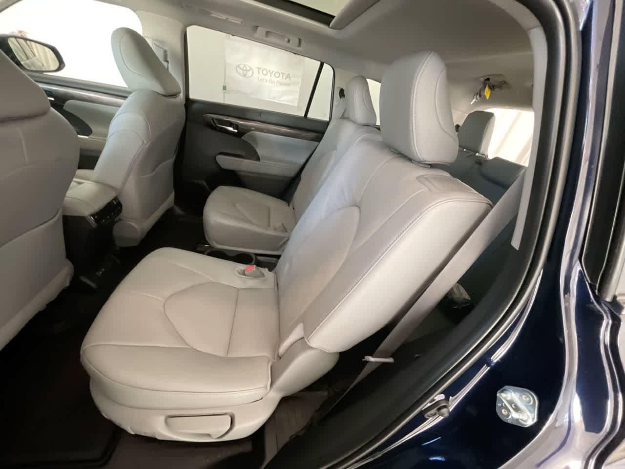 Thumbnail: 2026 Toyota Highlander - 23