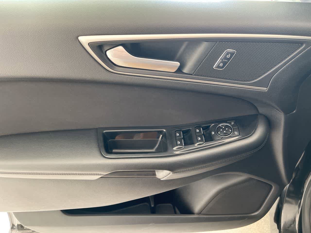 Thumbnail: 2015 Ford Edge - 13