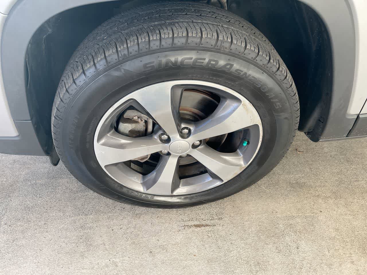 Thumbnail: 2019 Jeep Cherokee - 10