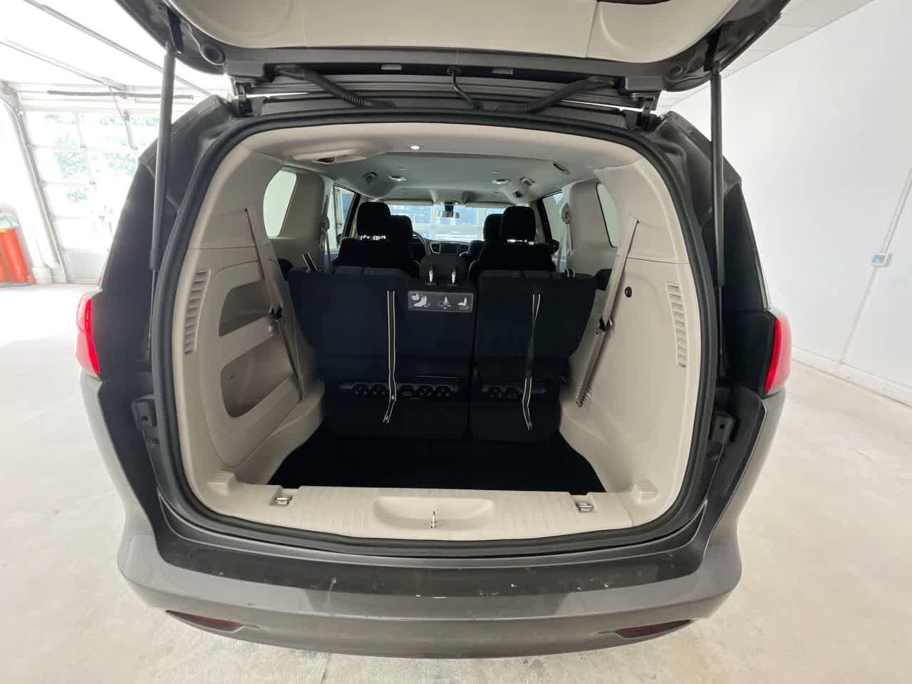 Thumbnail: 2021 Chrysler Voyager - 24