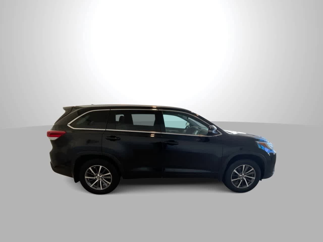 Thumbnail: 2018 Toyota Highlander - 9