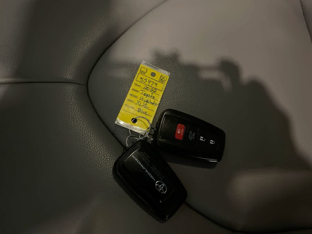 Thumbnail: 2022 Toyota Highlander - 28