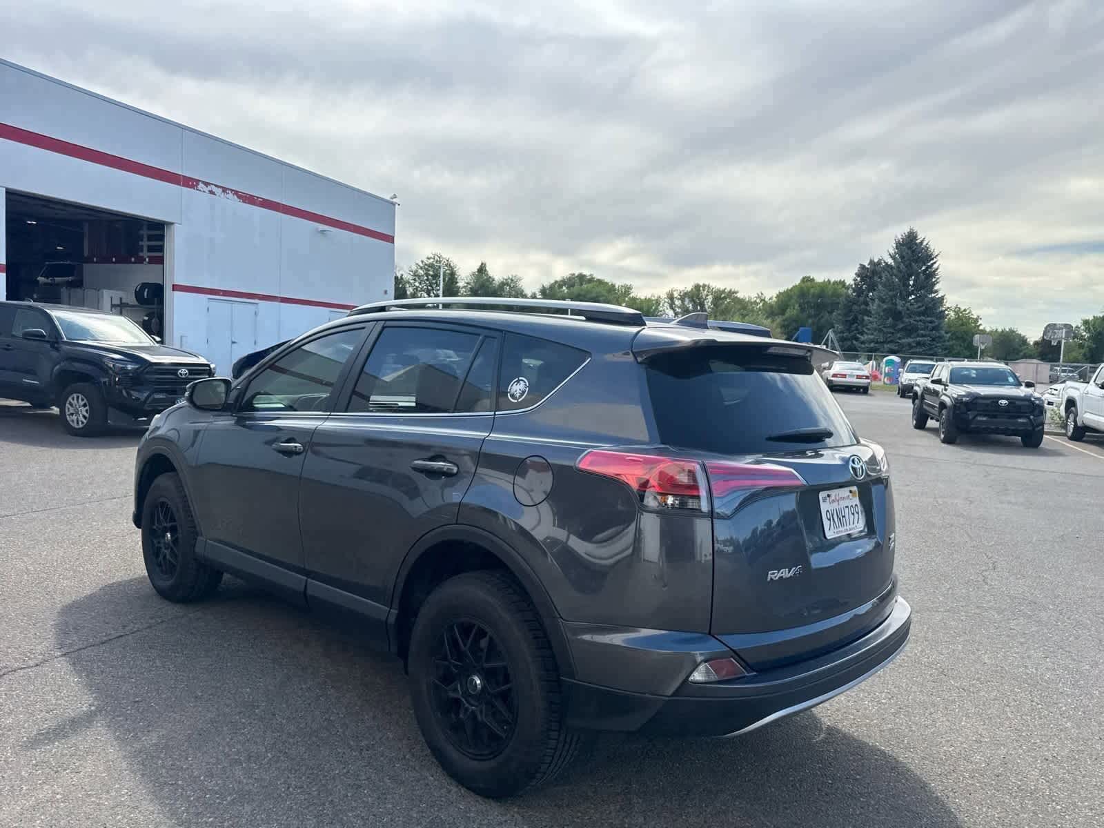 Thumbnail: 2018 Toyota RAV4 - 15