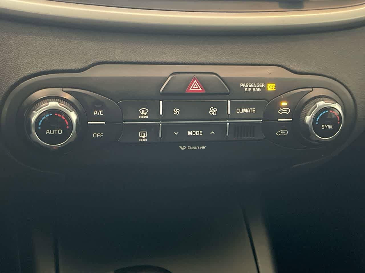 Thumbnail: 2018 Kia Sorento - 18