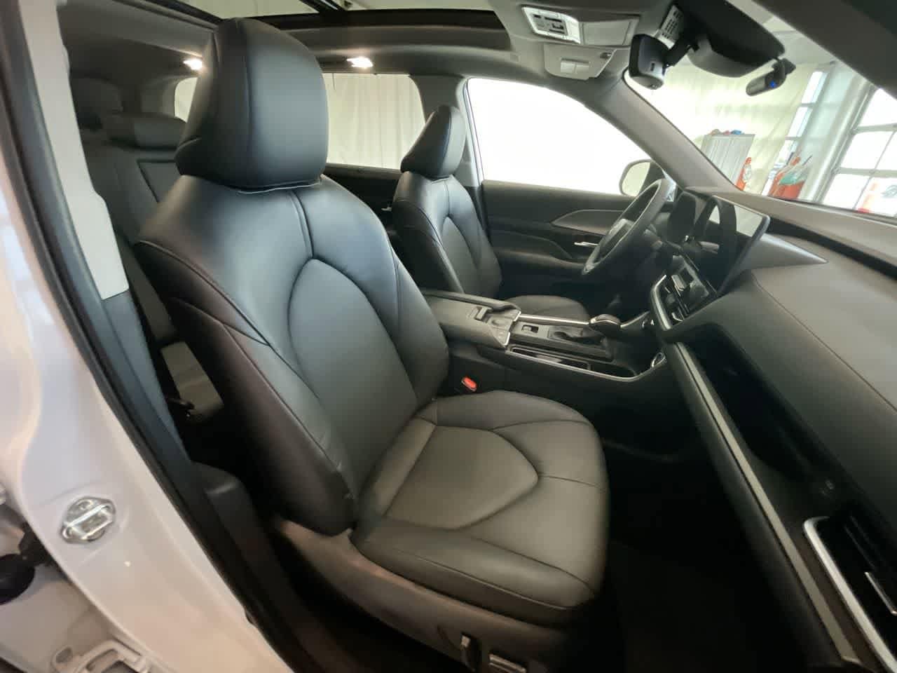 Thumbnail: 2025 Toyota Grand Highlander - 26