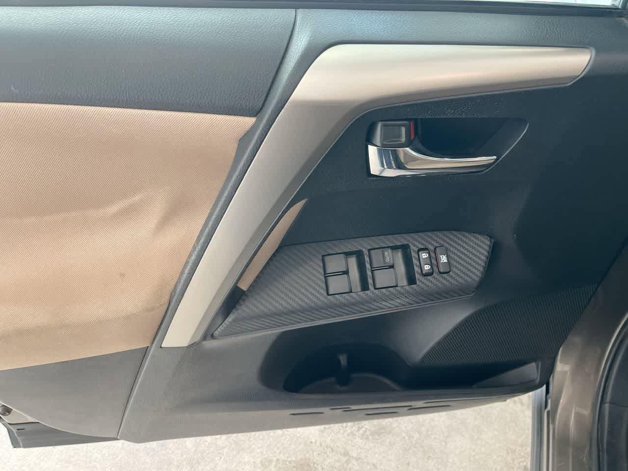 Thumbnail: 2015 Toyota RAV4 - 13