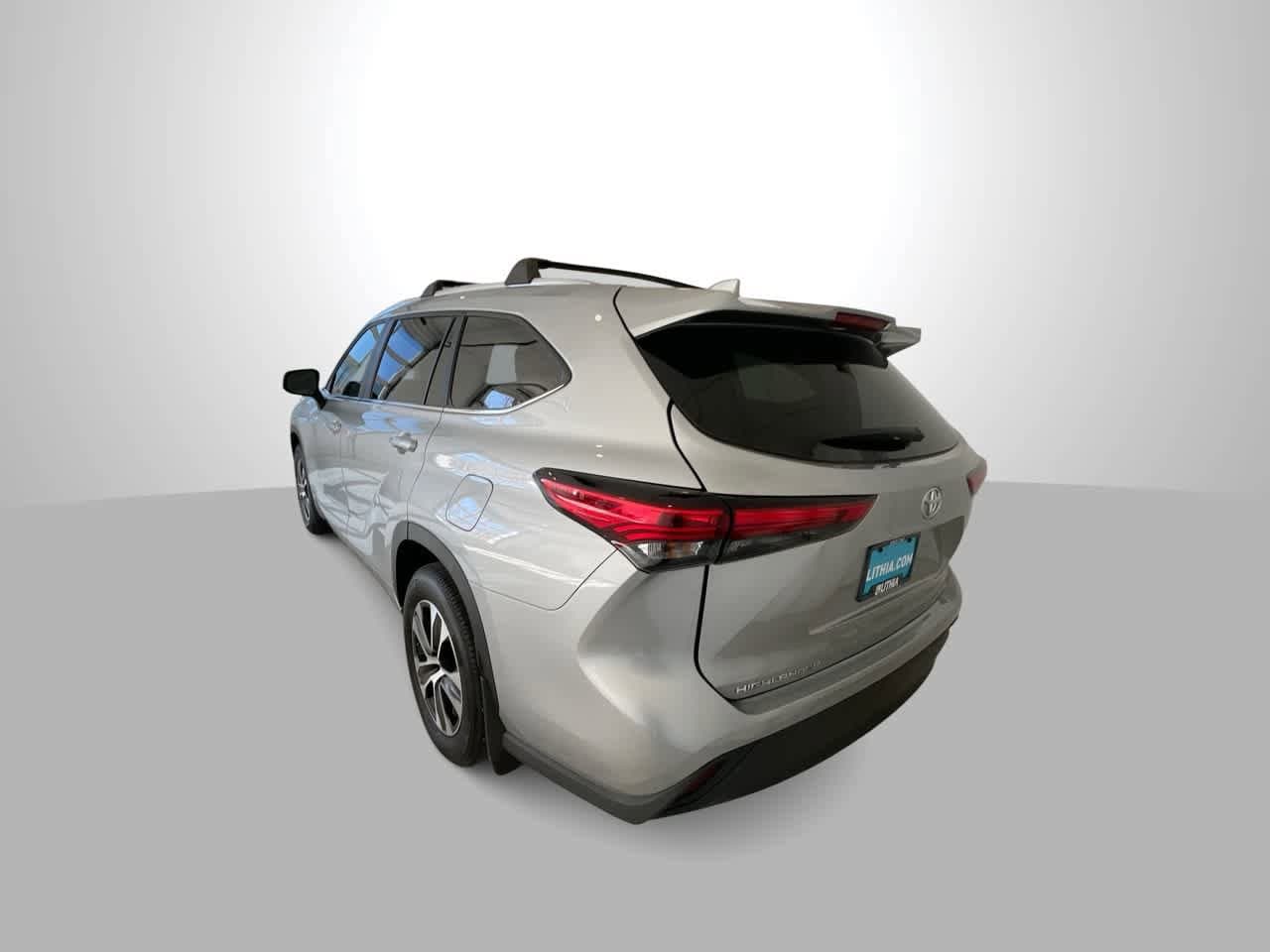 Thumbnail: 2023 Toyota Highlander - 6