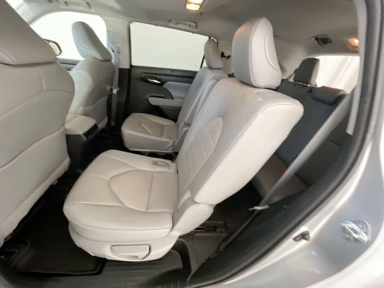 Thumbnail: 2023 Toyota Highlander - 23