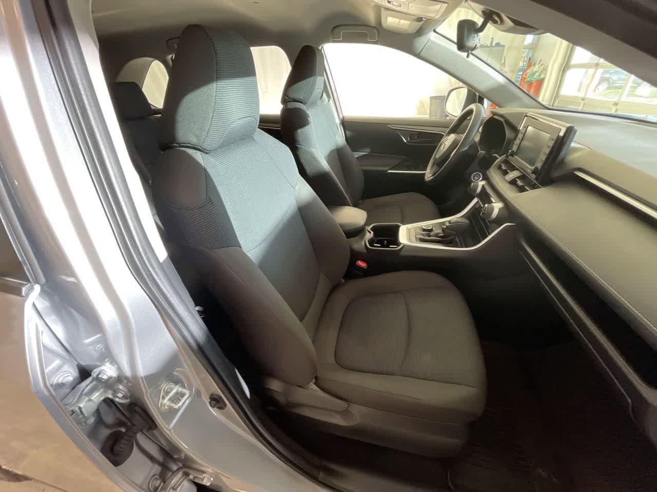 Thumbnail: 2022 Toyota RAV4 - 24