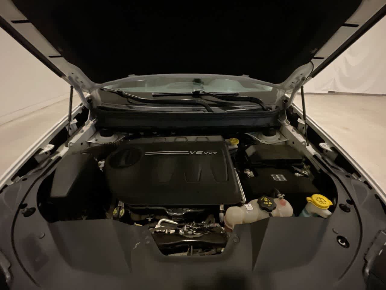 Thumbnail: 2019 Jeep Cherokee - 25