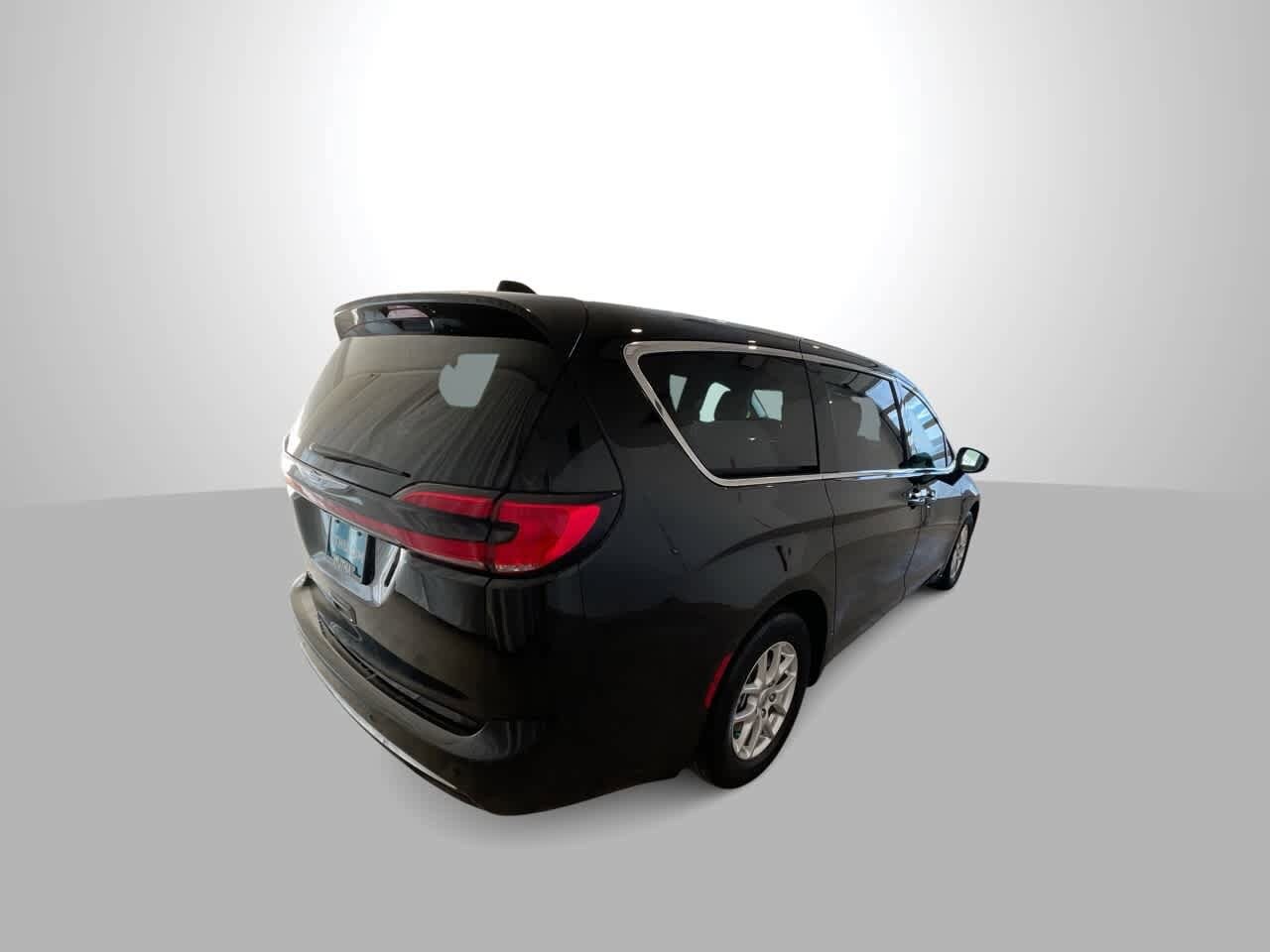 Thumbnail: 2025 Chrysler Pacifica - 8