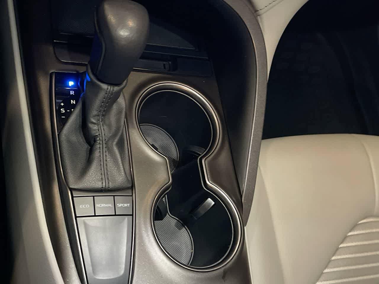 Thumbnail: 2022 Toyota Camry - 20