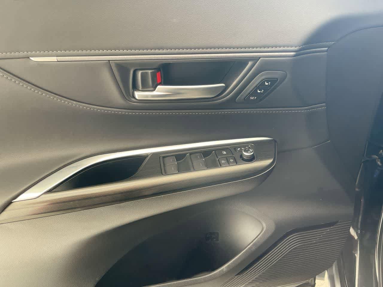 Thumbnail: 2021 Toyota Venza - 13