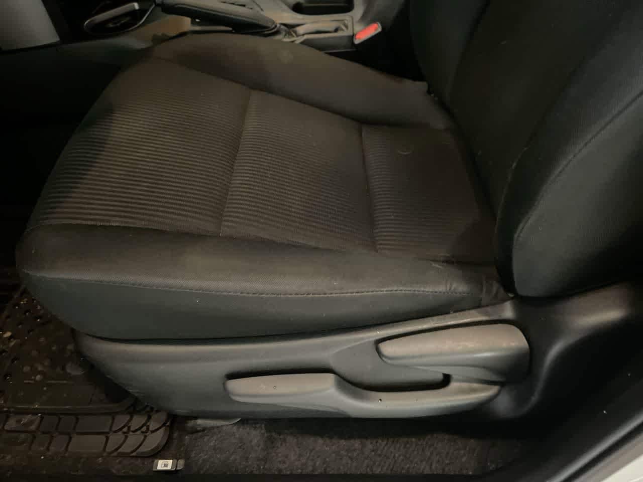 Thumbnail: 2018 Toyota RAV4 - 12