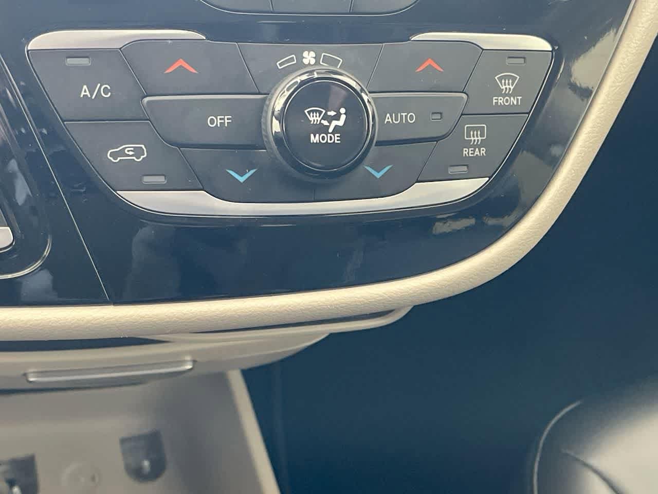 Thumbnail: 2023 Chrysler Pacifica - 18