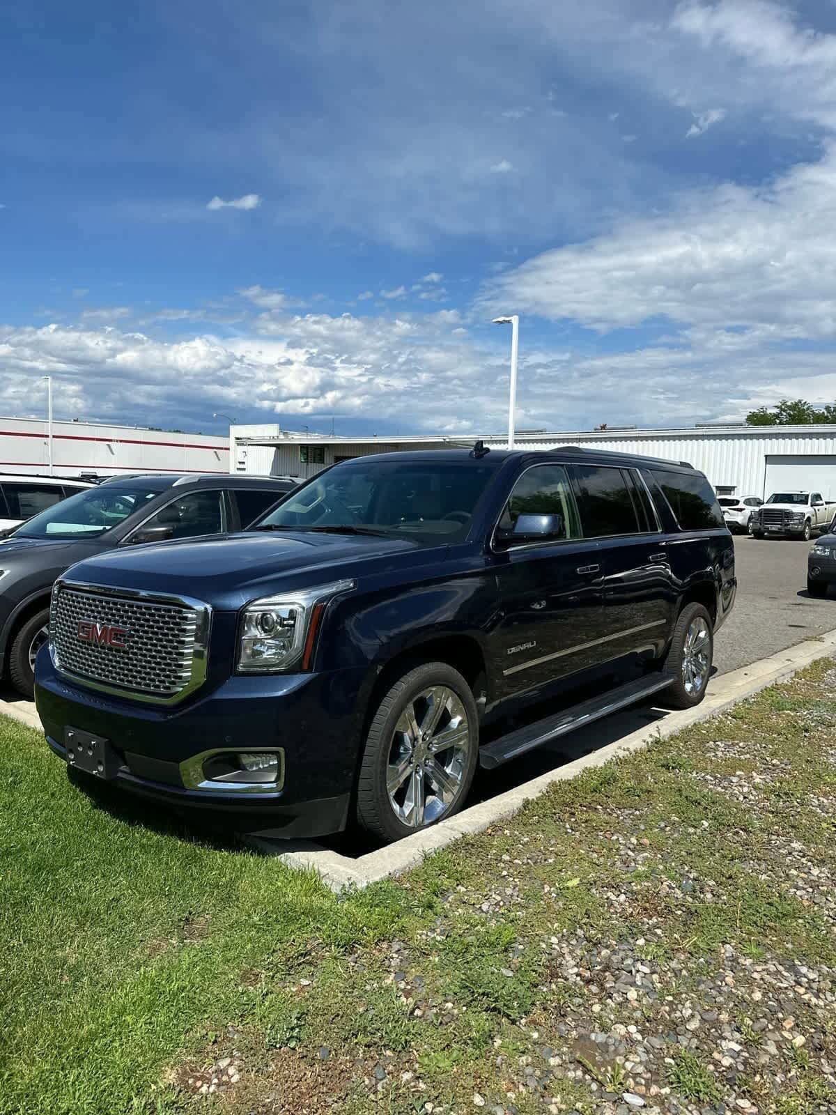 Thumbnail: 2017 GMC Yukon XL - 3