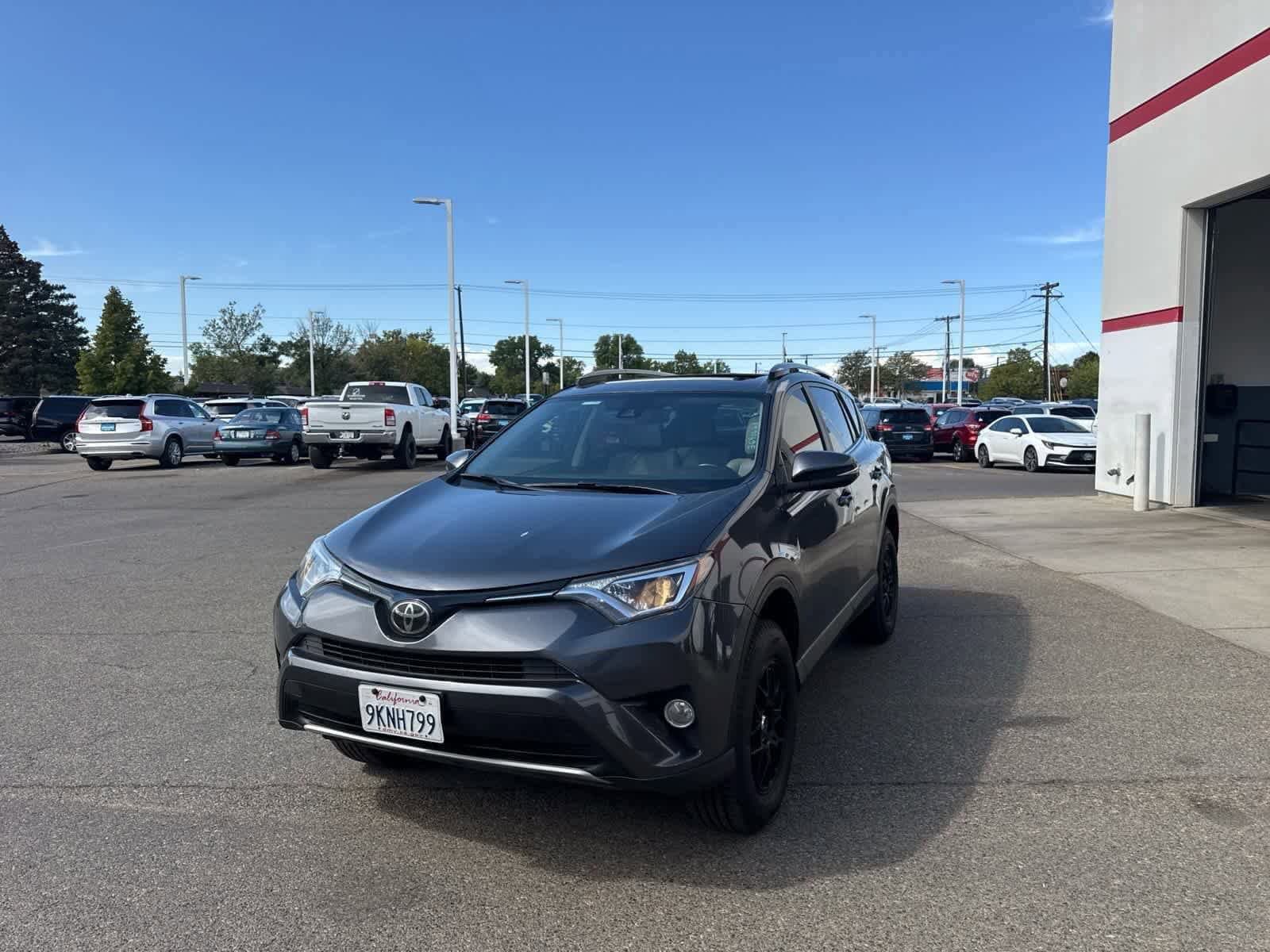 Thumbnail: 2018 Toyota RAV4 - 27