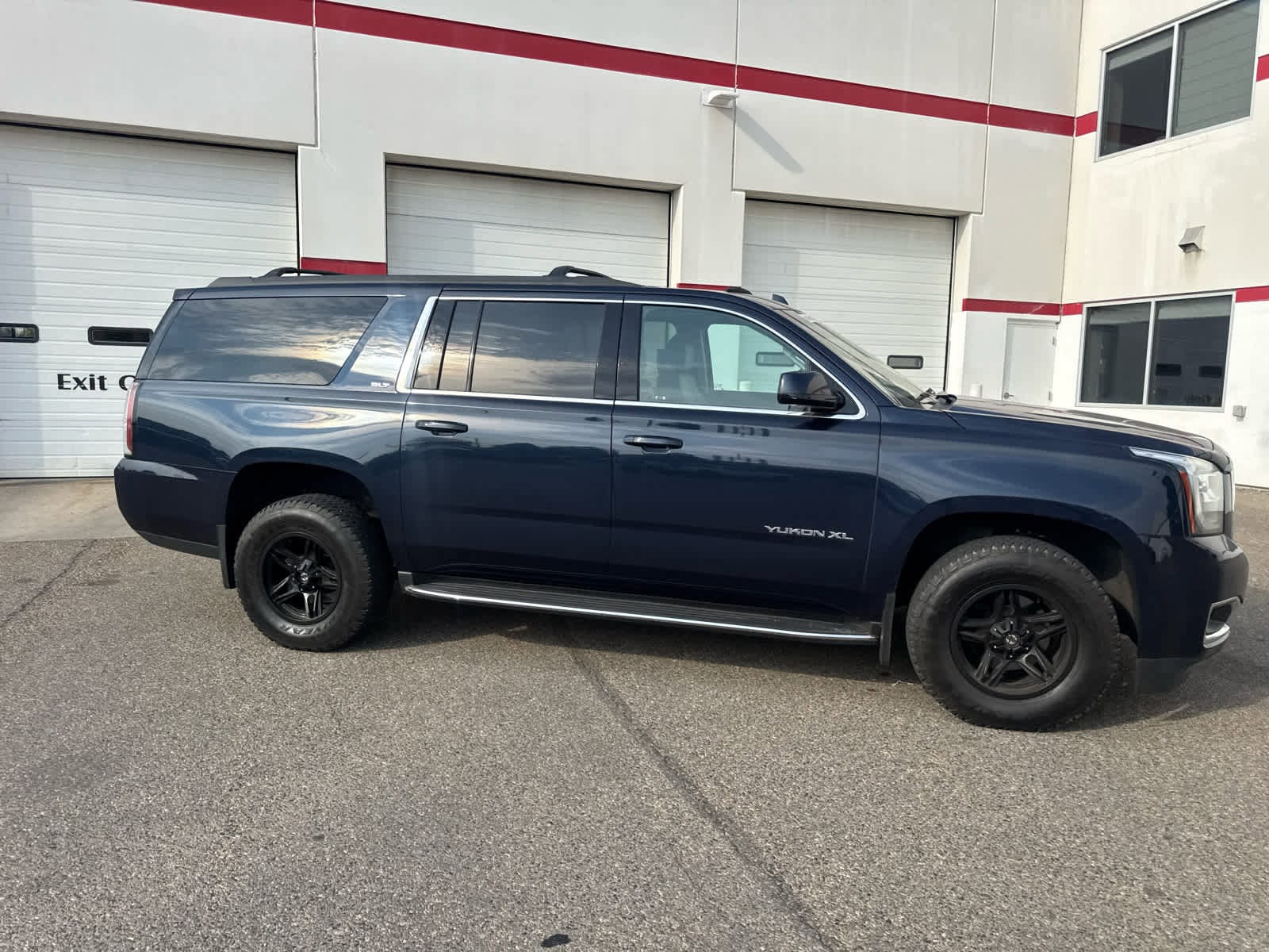 Thumbnail: 2019 GMC Yukon XL - 3