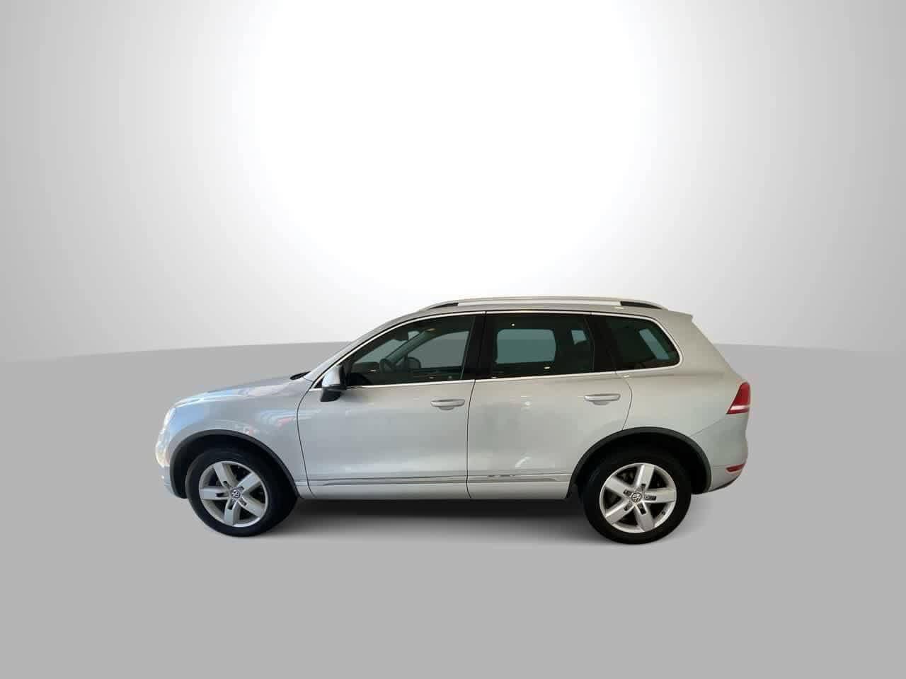 Thumbnail: 2012 Volkswagen Touareg - 5
