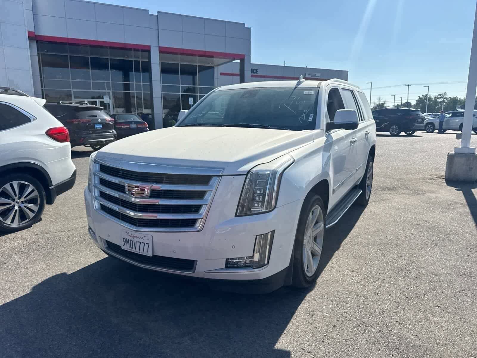 2020 Cadillac Escalade Luxury photo 3