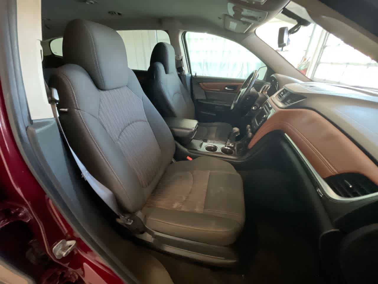Thumbnail: 2015 Chevrolet Traverse - 24