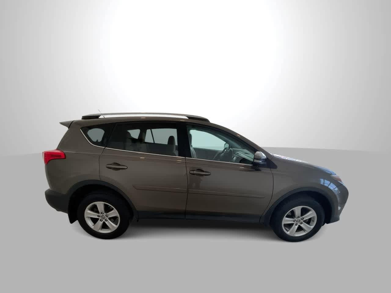 Thumbnail: 2015 Toyota RAV4 - 9