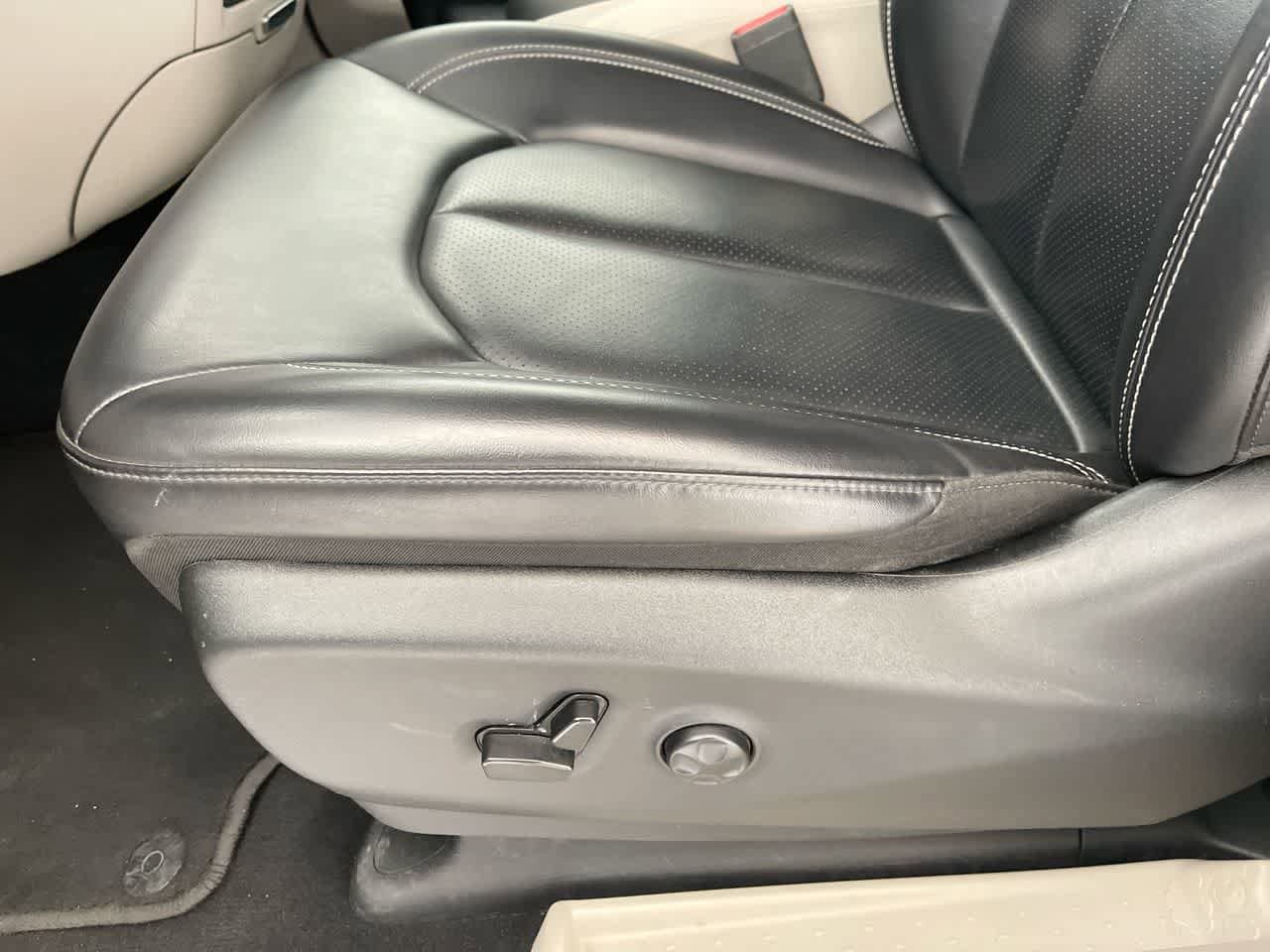 Thumbnail: 2023 Chrysler Pacifica - 12