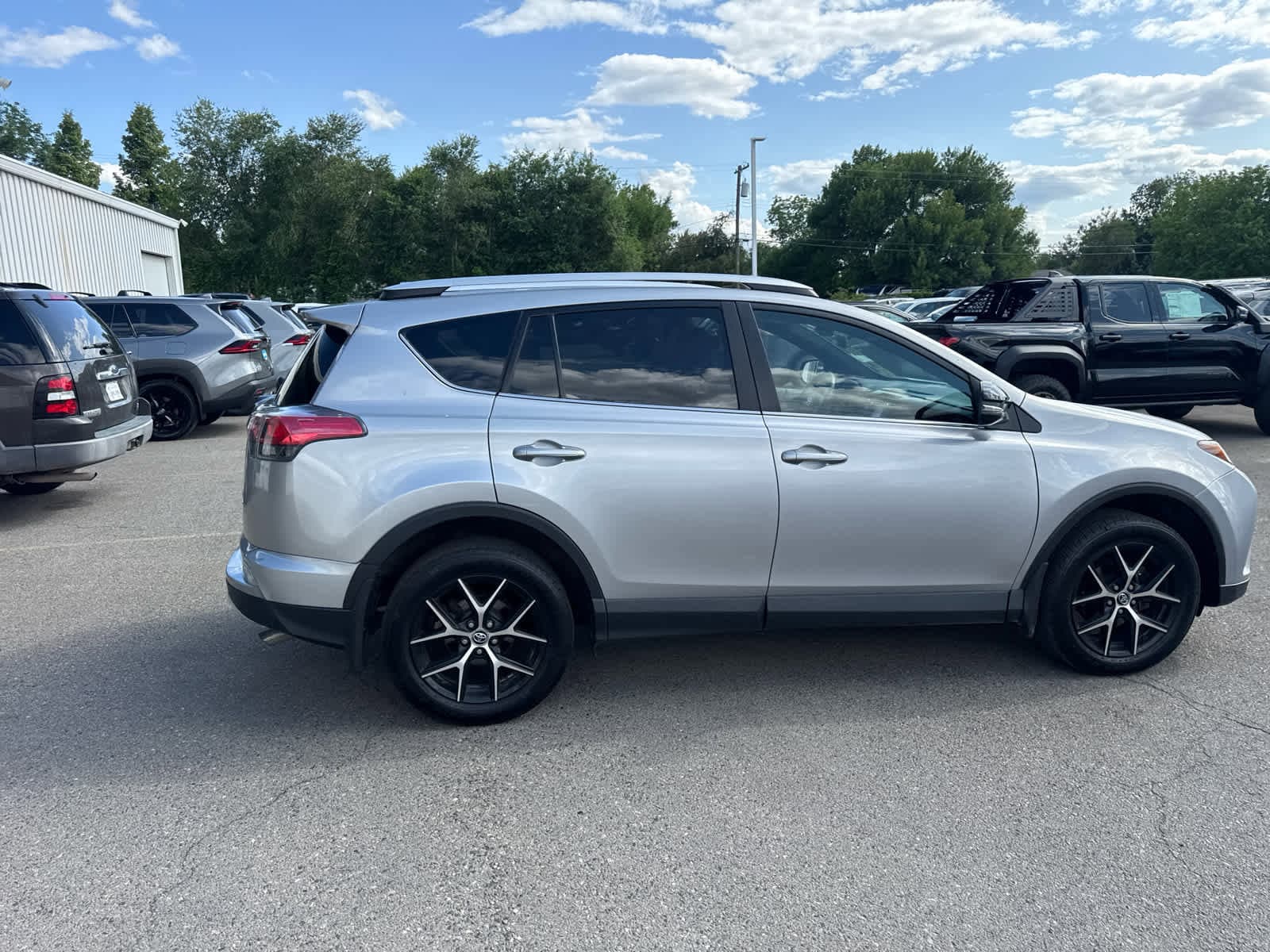 Thumbnail: 2016 Toyota RAV4 - 14