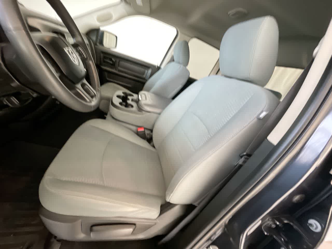Thumbnail: 2020 RAM 1500 Classic - 11