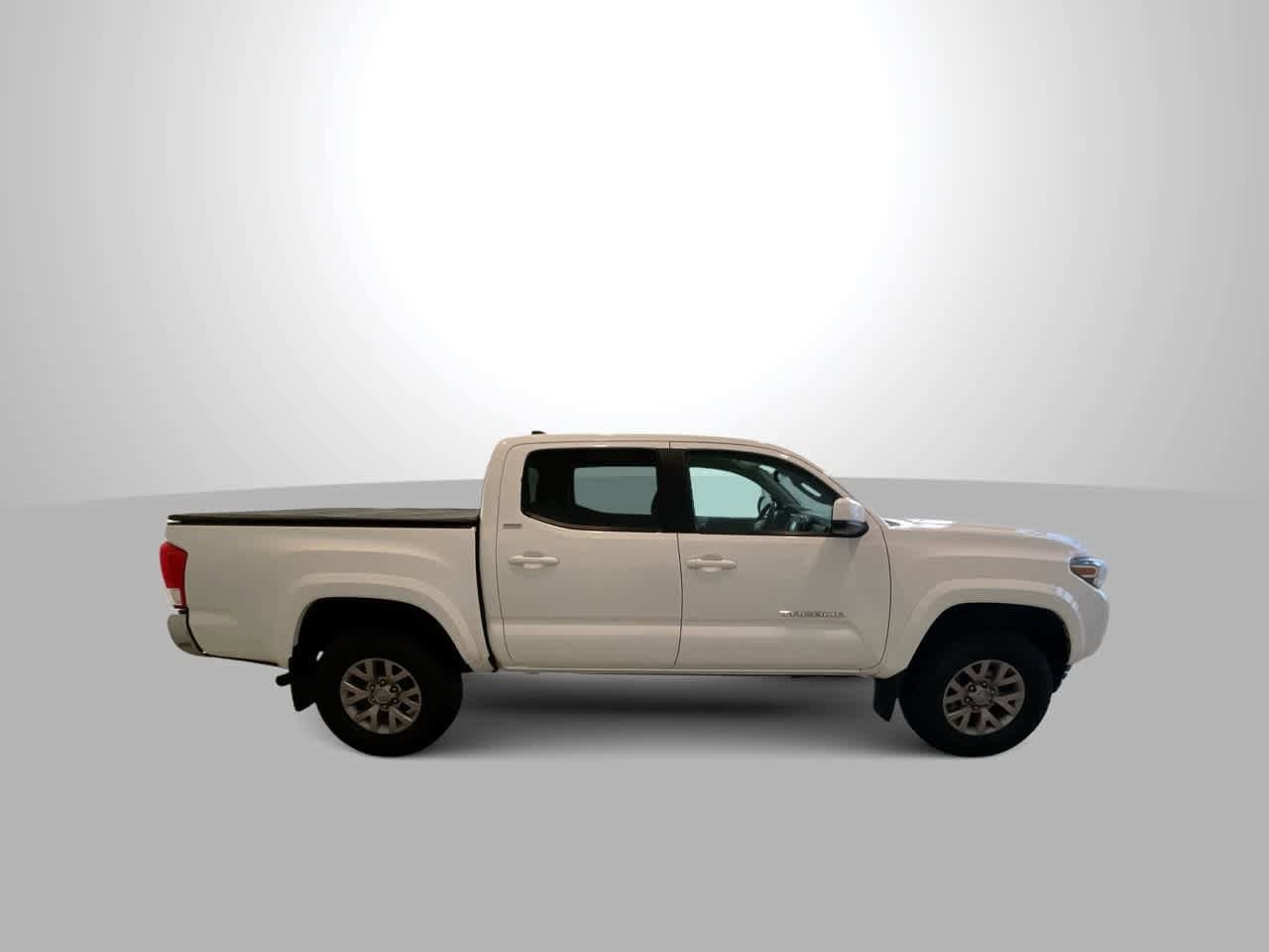Thumbnail: 2016 Toyota Tacoma - 9