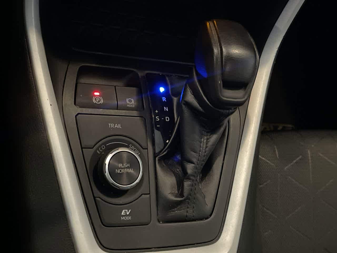 Thumbnail: 2020 Toyota RAV4 - 20