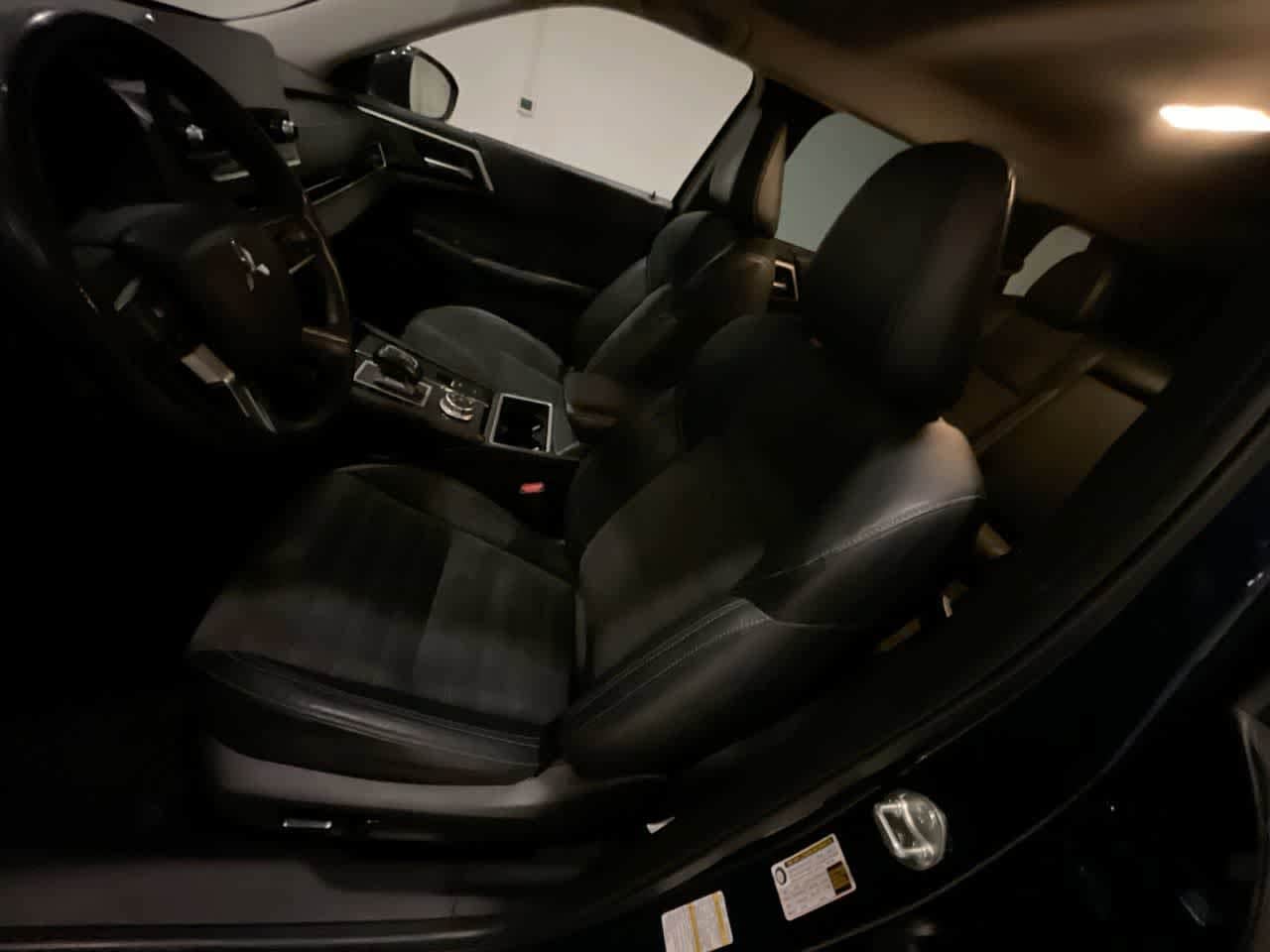 Thumbnail: 2023 Mitsubishi Outlander - 11