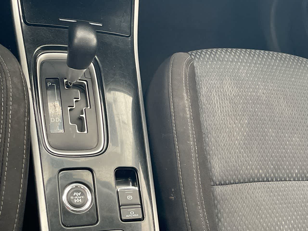 Thumbnail: 2020 Mitsubishi Outlander - 18
