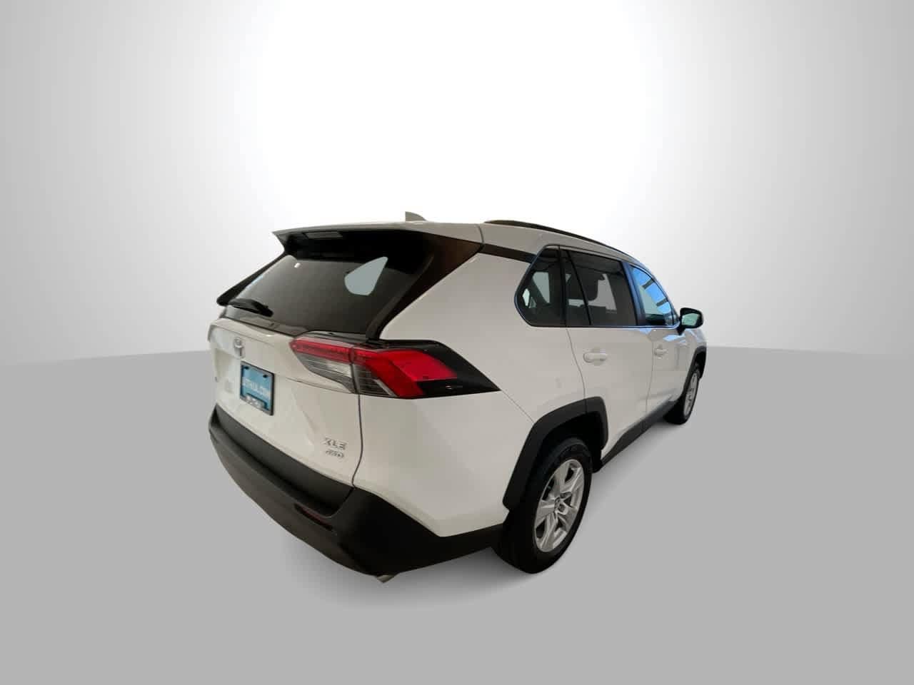 Thumbnail: 2021 Toyota RAV4 - 8