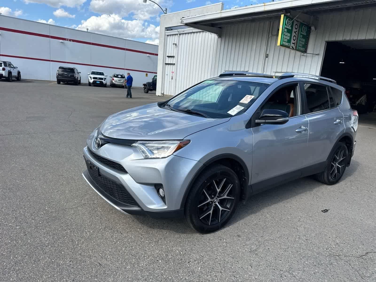 Thumbnail: 2016 Toyota RAV4 - 2