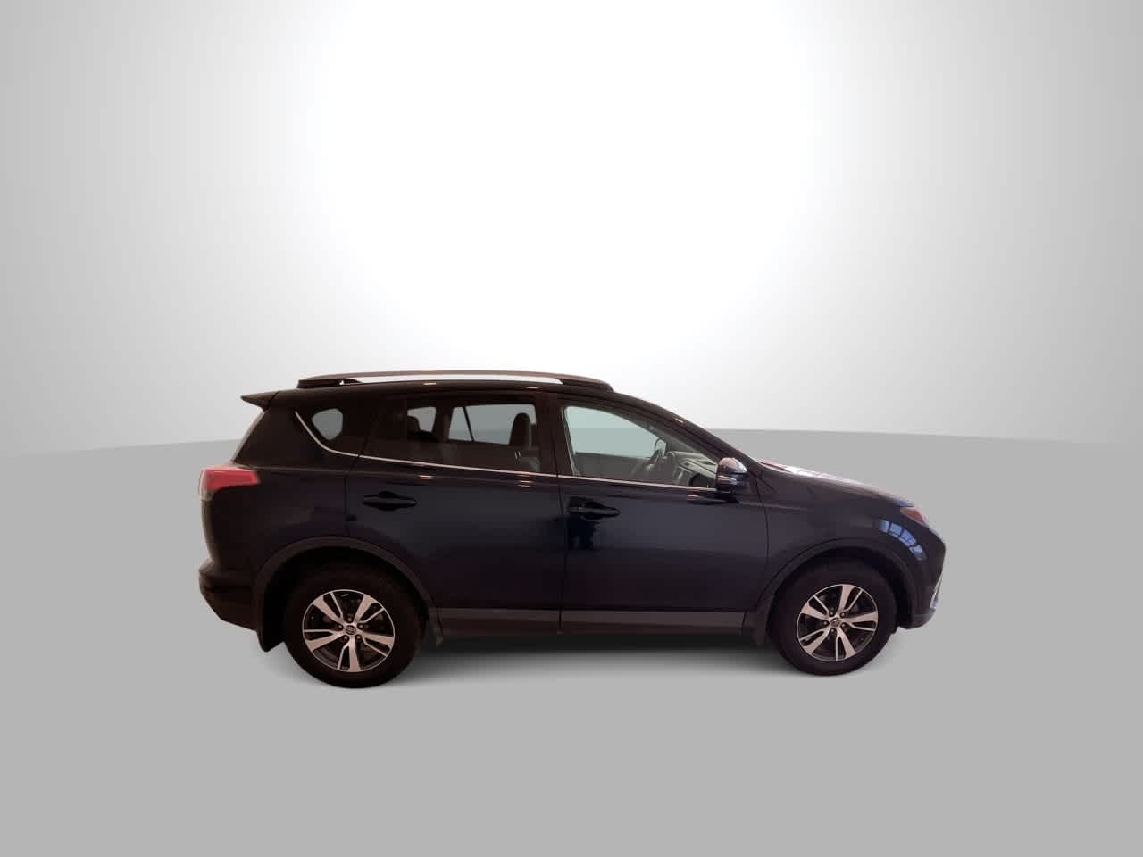 Thumbnail: 2018 Toyota RAV4 - 9