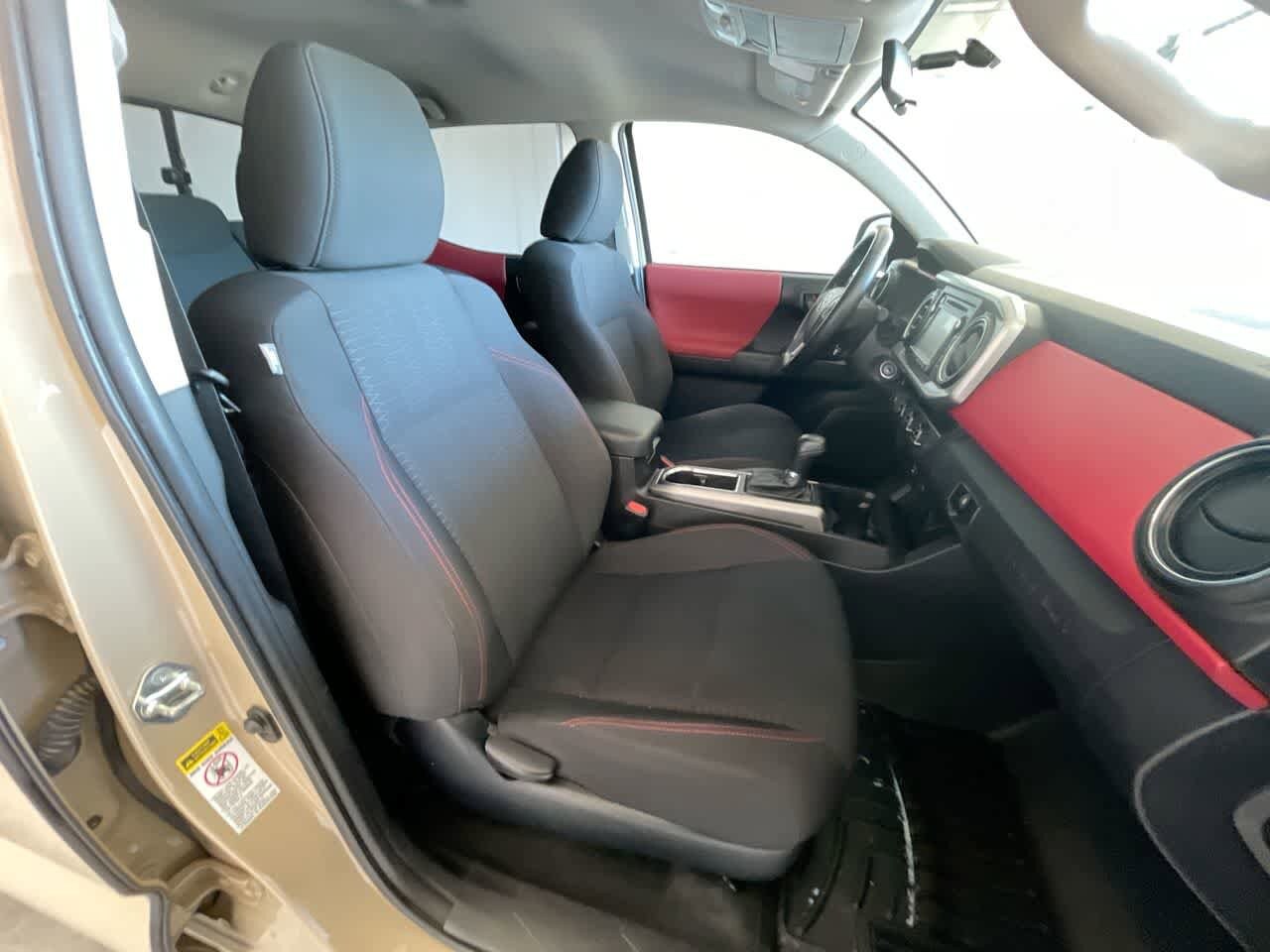 Thumbnail: 2016 Toyota Tacoma - 23